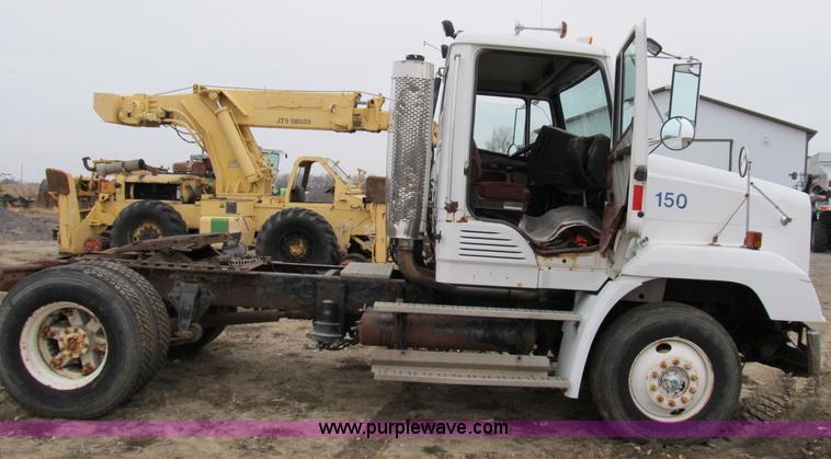 image for item B2542 1993 Freightliner FL120 semi truck