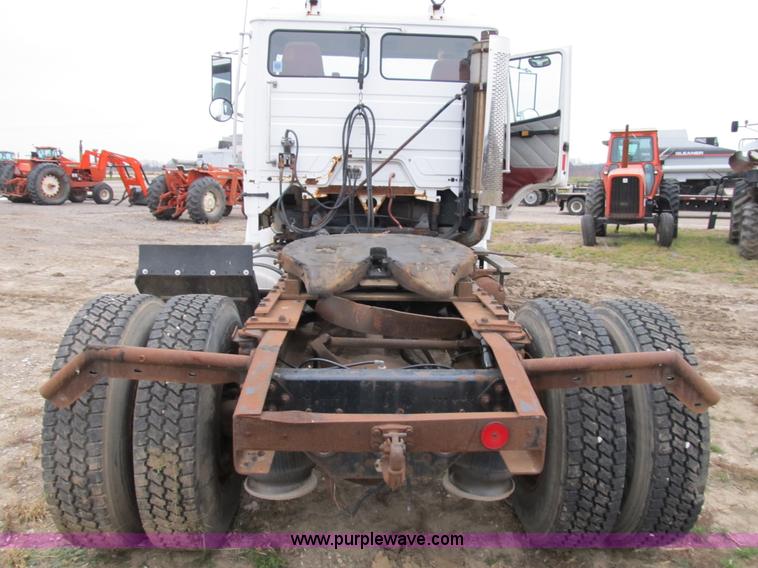 image for item B2542 1993 Freightliner FL120 semi truck