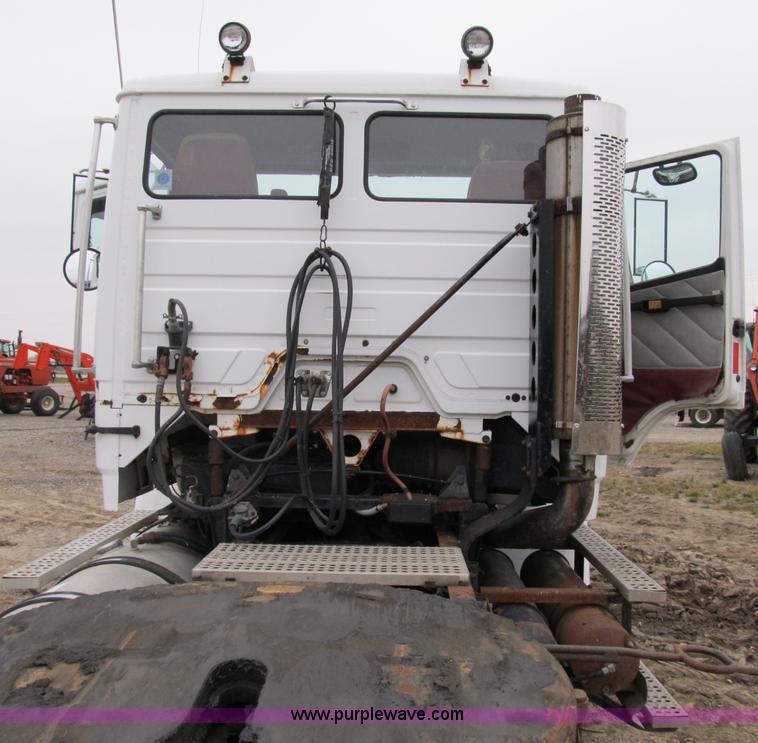 image for item B2542 1993 Freightliner FL120 semi truck