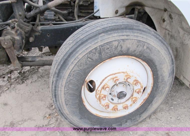 image for item B2542 1993 Freightliner FL120 semi truck