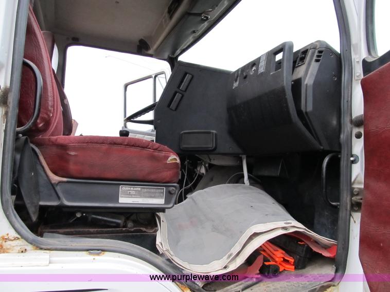 image for item B2542 1993 Freightliner FL120 semi truck