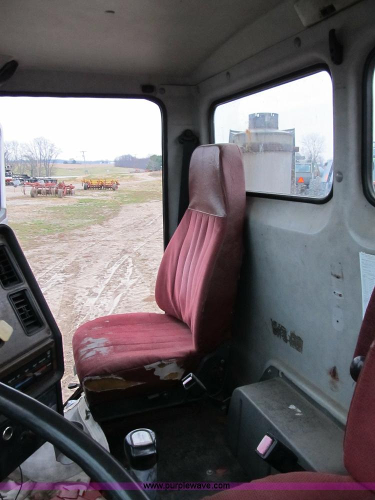 image for item B2542 1993 Freightliner FL120 semi truck