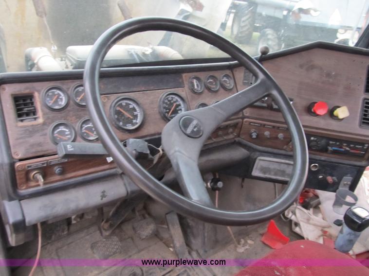 image for item B2542 1993 Freightliner FL120 semi truck