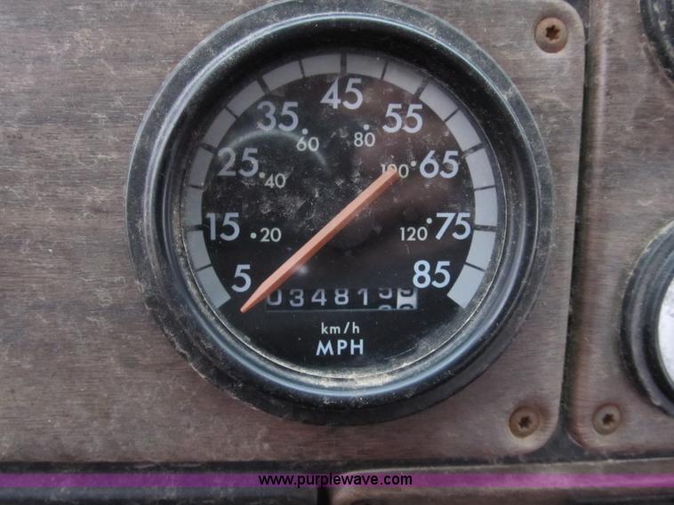 image for item B2542 1993 Freightliner FL120 semi truck