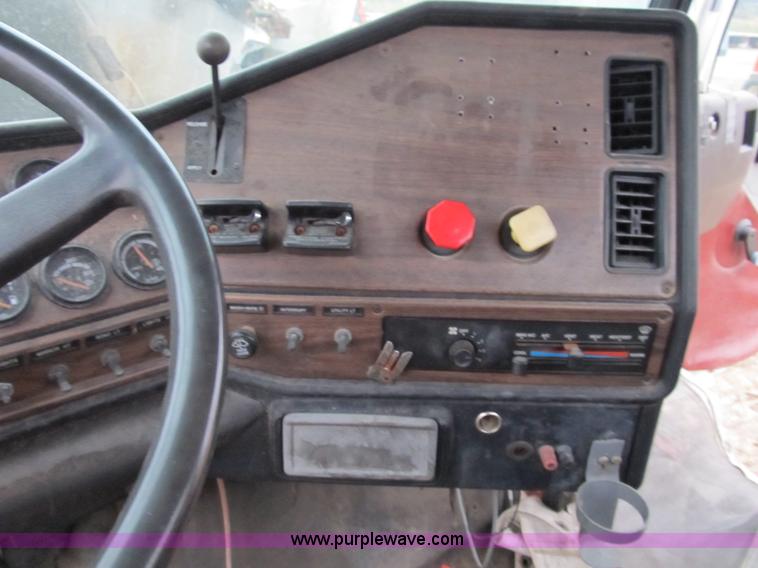 image for item B2542 1993 Freightliner FL120 semi truck