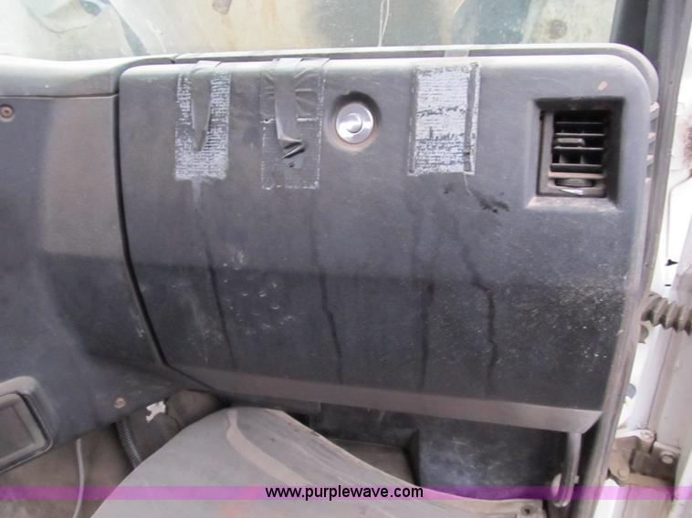 image for item B2542 1993 Freightliner FL120 semi truck