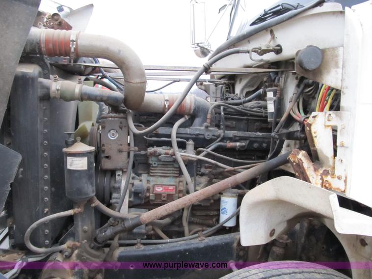 image for item B2542 1993 Freightliner FL120 semi truck