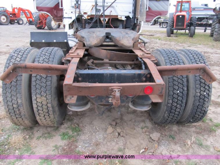 image for item B2542 1993 Freightliner FL120 semi truck