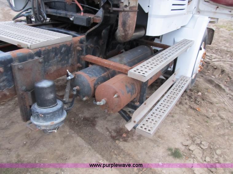 image for item B2542 1993 Freightliner FL120 semi truck