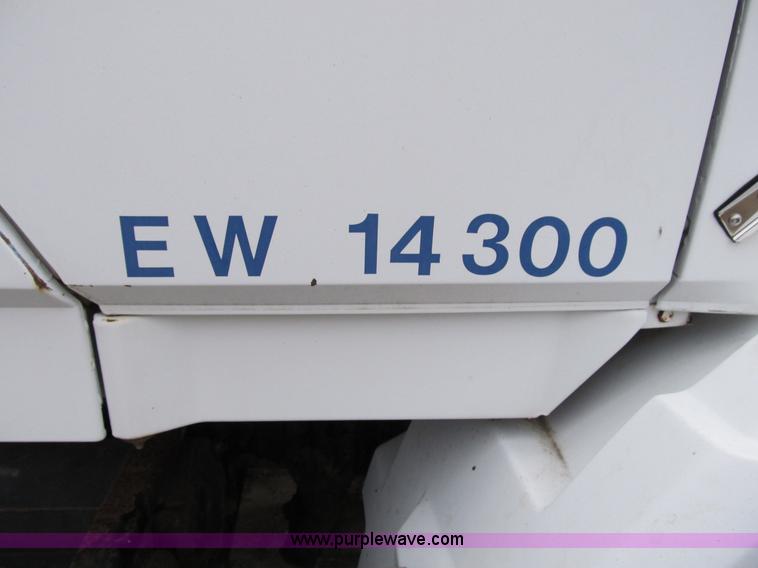image for item B2542 1993 Freightliner FL120 semi truck