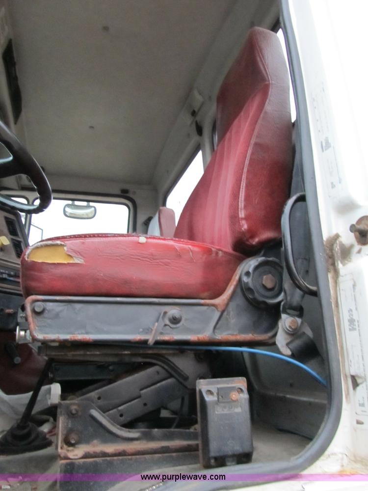 image for item B2542 1993 Freightliner FL120 semi truck