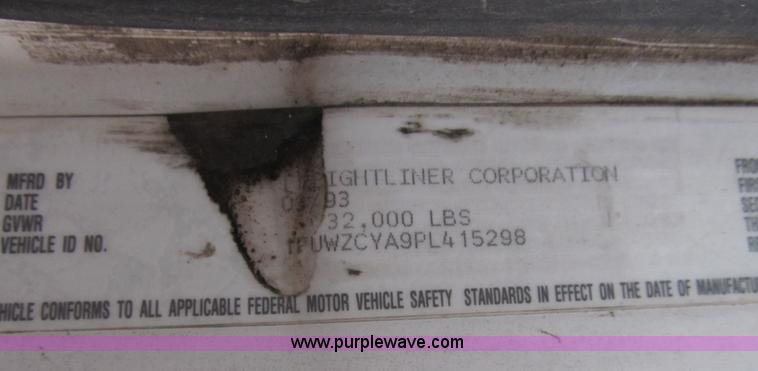 image for item B2542 1993 Freightliner FL120 semi truck