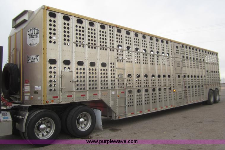 image for item B3152 2001 Merritt 50' stock trailer