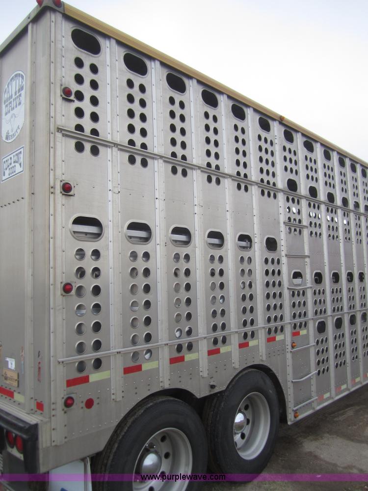 image for item B3152 2001 Merritt 50' stock trailer