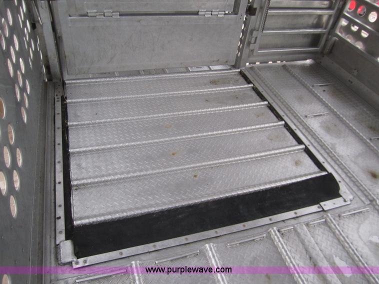 image for item B3152 2001 Merritt 50' stock trailer