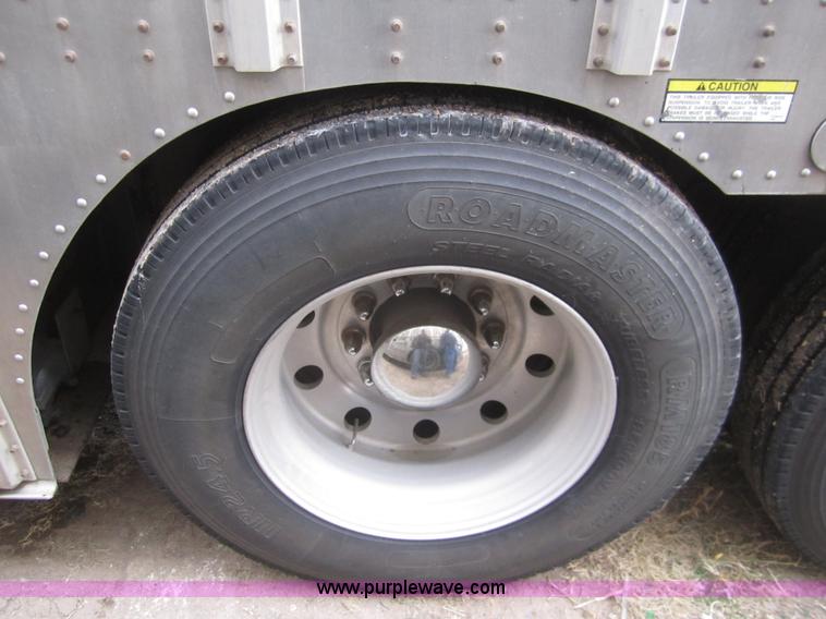 image for item B3152 2001 Merritt 50' stock trailer