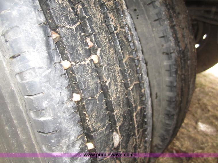 image for item B3152 2001 Merritt 50' stock trailer