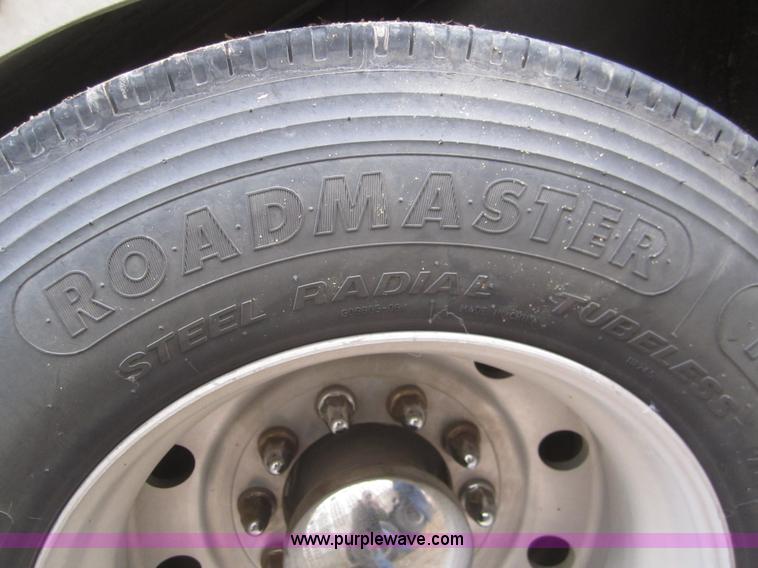 image for item B3152 2001 Merritt 50' stock trailer