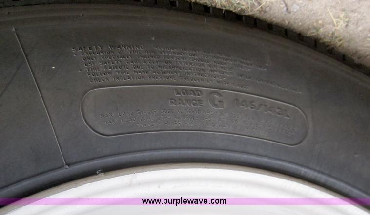 image for item B3152 2001 Merritt 50' stock trailer