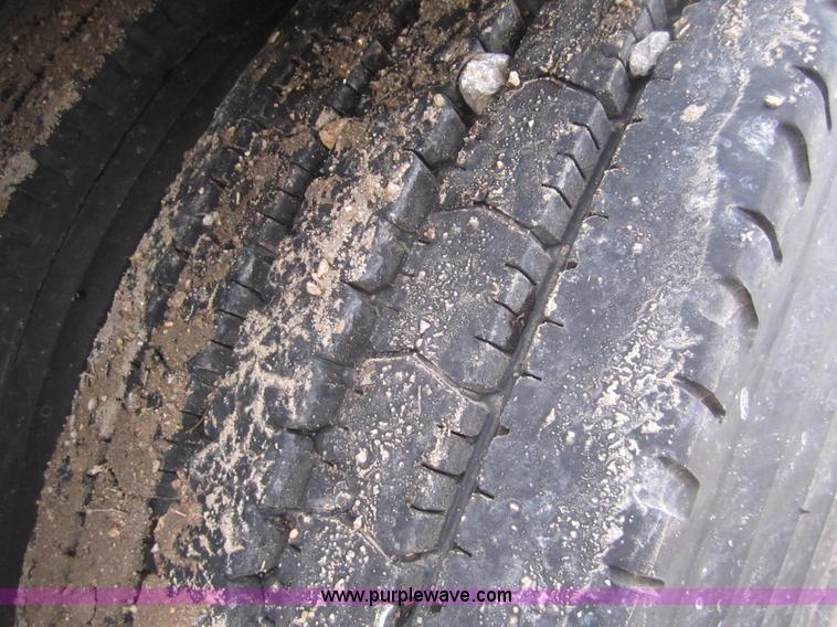 image for item B3152 2001 Merritt 50' stock trailer