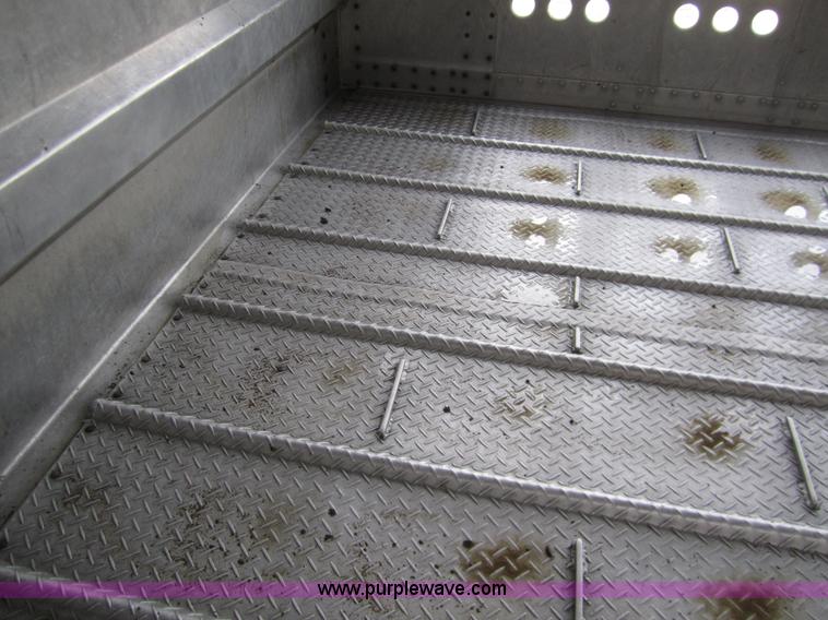 image for item B3152 2001 Merritt 50' stock trailer