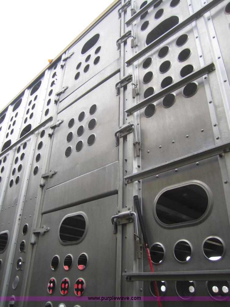 image for item B3152 2001 Merritt 50' stock trailer