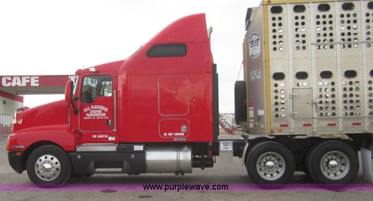 image for item B3153 2005 Kenworth T600 semi truck