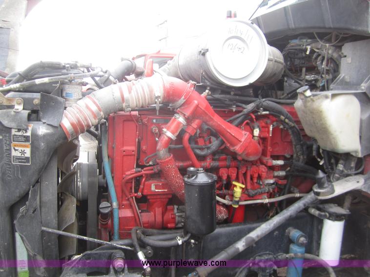 image for item B3153 2005 Kenworth T600 semi truck