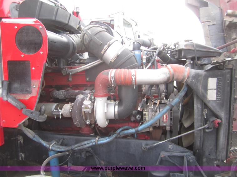 image for item B3153 2005 Kenworth T600 semi truck