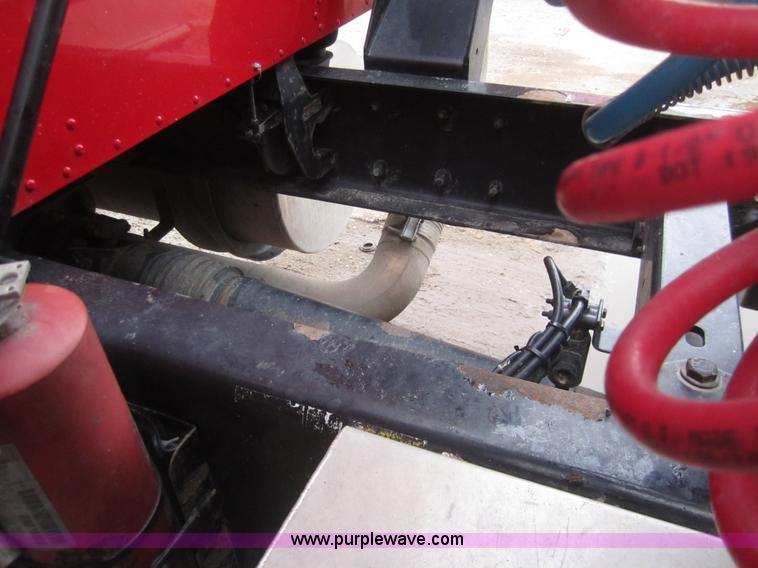 image for item B3153 2005 Kenworth T600 semi truck