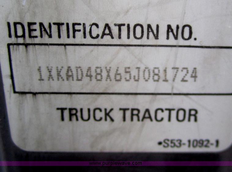 image for item B3153 2005 Kenworth T600 semi truck