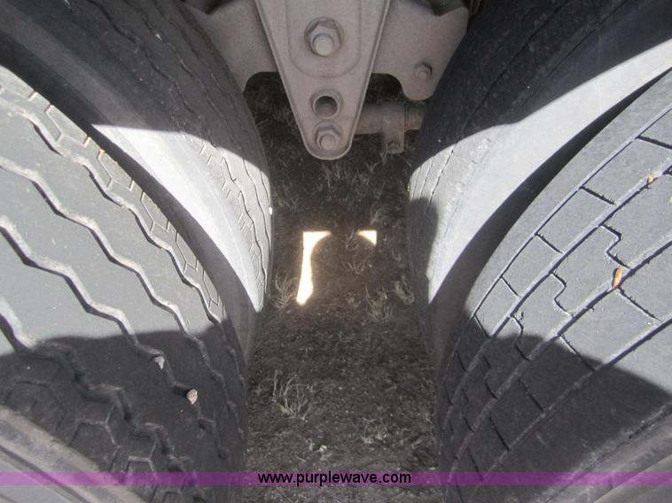 image for item B5510 1992 Wilson PSDCL-306  48' triple deck livestock trailer