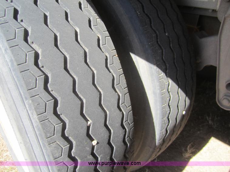 image for item B5510 1992 Wilson PSDCL-306  48' triple deck livestock trailer