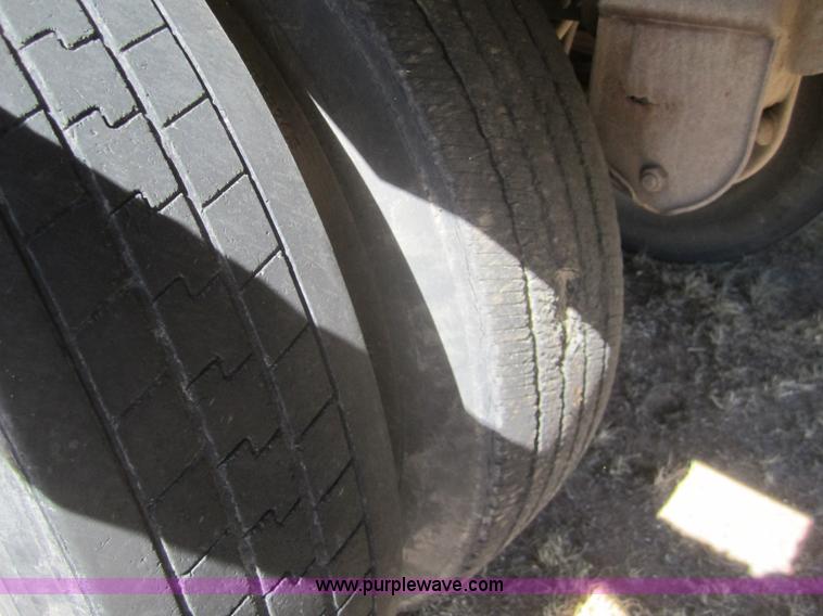 image for item B5510 1992 Wilson PSDCL-306  48' triple deck livestock trailer