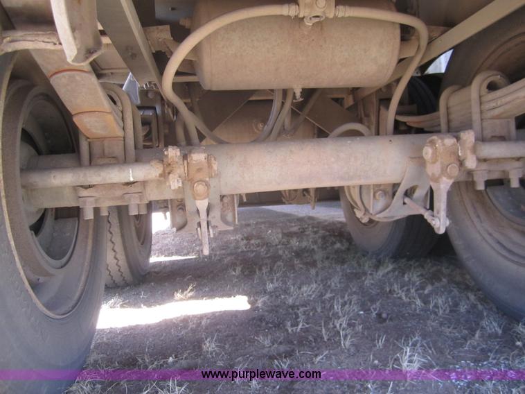 image for item B5510 1992 Wilson PSDCL-306  48' triple deck livestock trailer