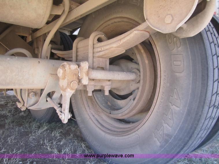 image for item B5510 1992 Wilson PSDCL-306  48' triple deck livestock trailer