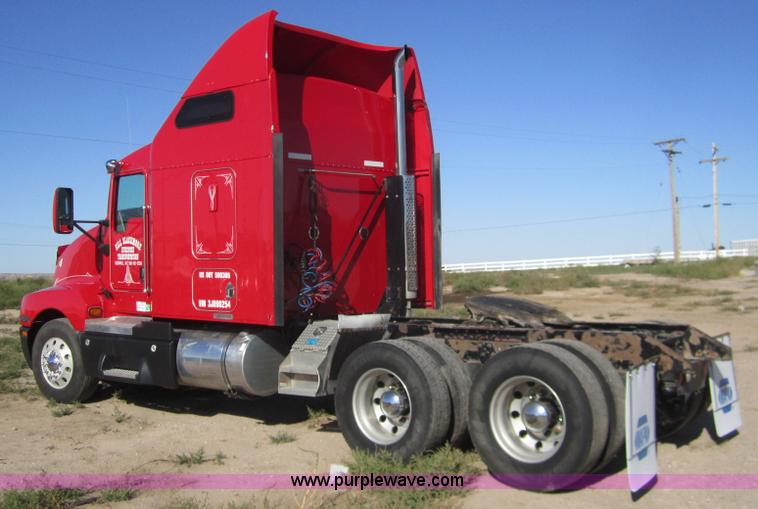 image for item B5513 2003 Kenworth T600 semi truck