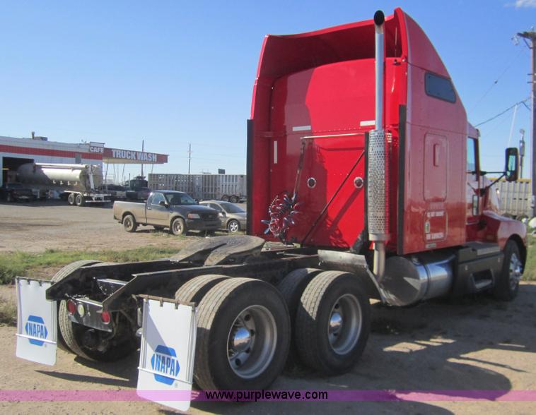 image for item B5513 2003 Kenworth T600 semi truck
