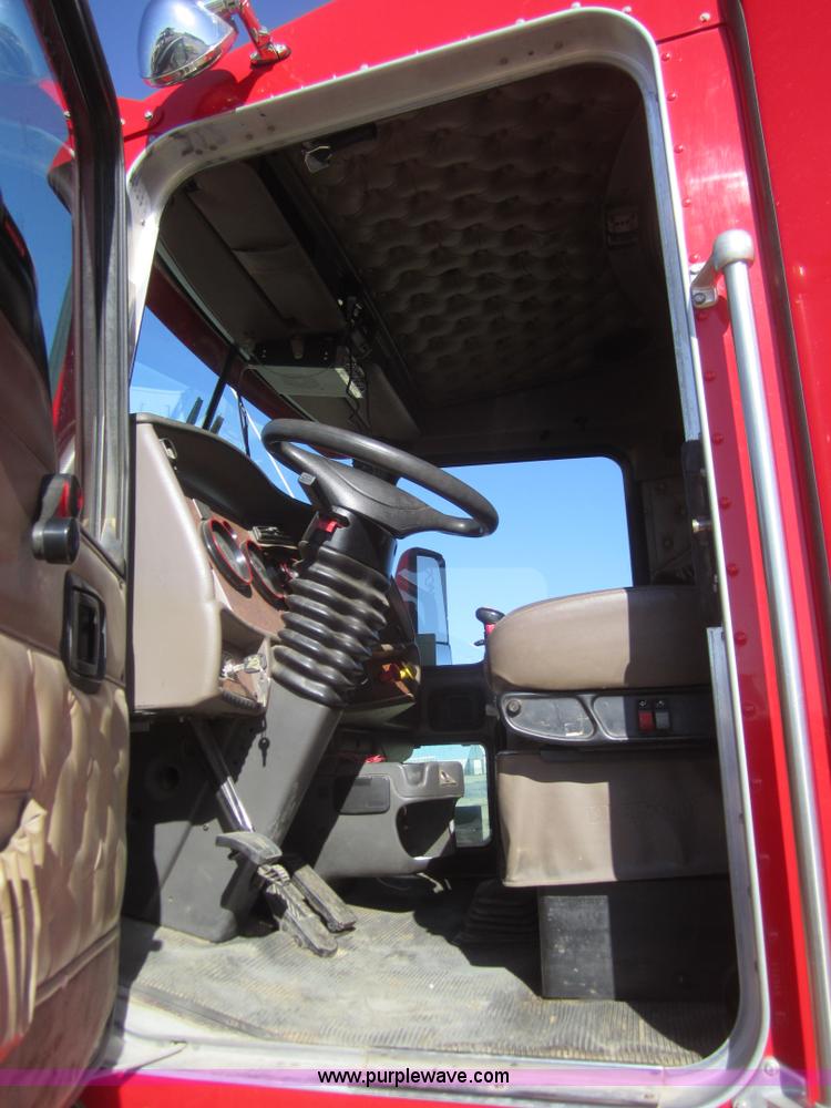 image for item B5513 2003 Kenworth T600 semi truck