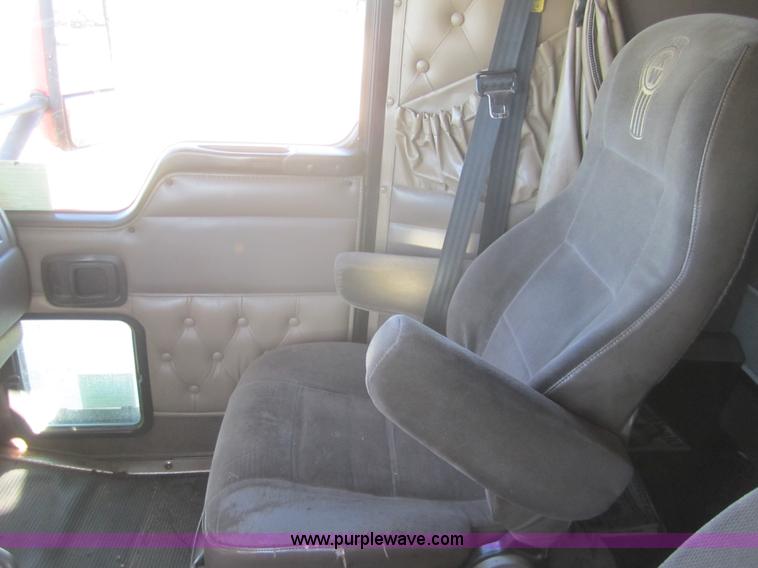 image for item B5513 2003 Kenworth T600 semi truck