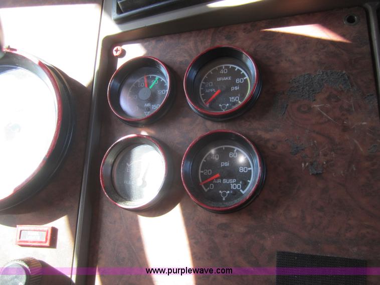 image for item B5513 2003 Kenworth T600 semi truck