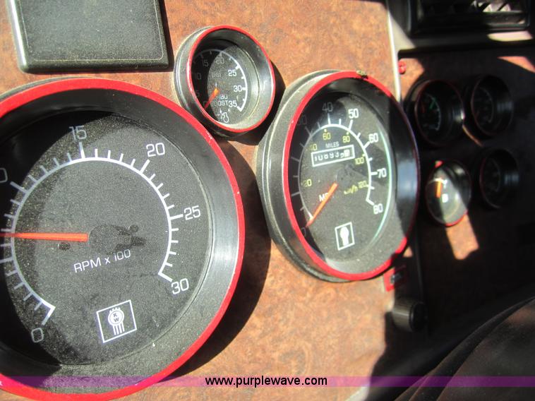 image for item B5513 2003 Kenworth T600 semi truck