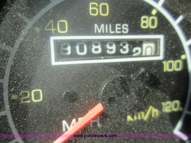 image for item B5513 2003 Kenworth T600 semi truck