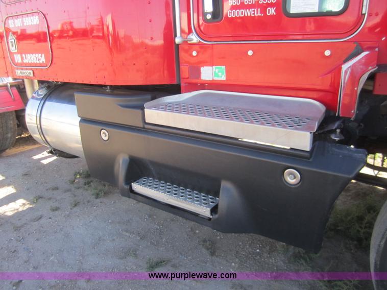 image for item B5513 2003 Kenworth T600 semi truck