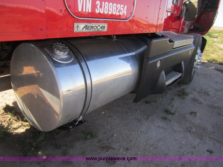 image for item B5513 2003 Kenworth T600 semi truck