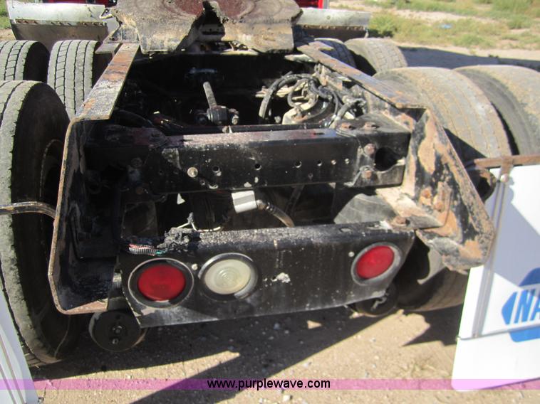 image for item B5513 2003 Kenworth T600 semi truck