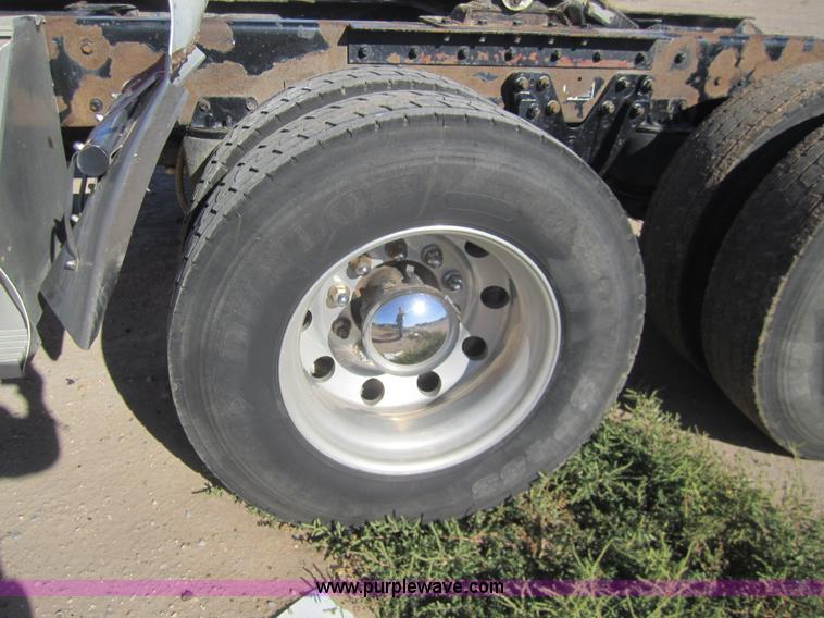 image for item B5513 2003 Kenworth T600 semi truck