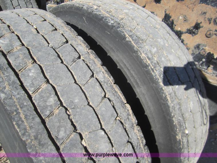 image for item B5513 2003 Kenworth T600 semi truck