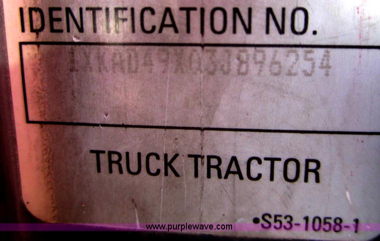 image for item B5513 2003 Kenworth T600 semi truck