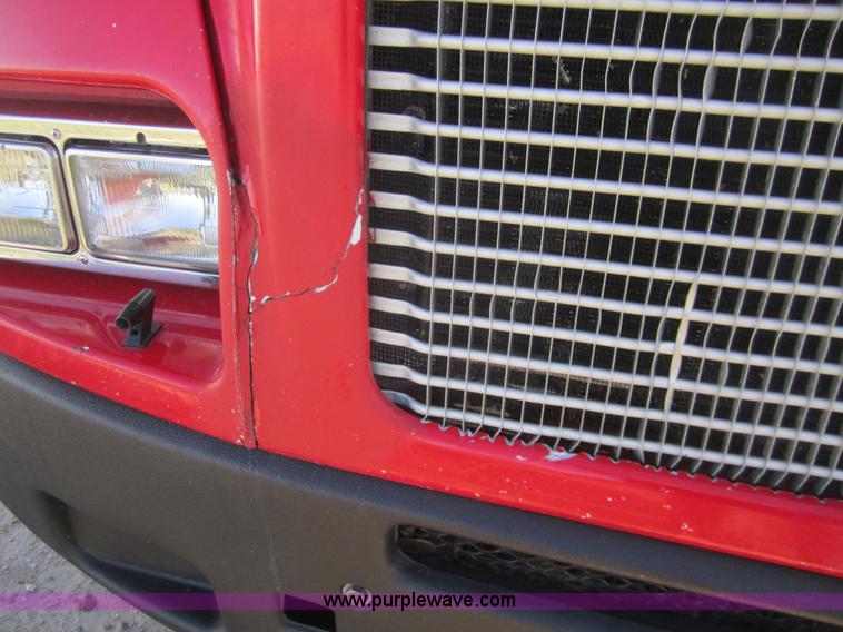 image for item B5513 2003 Kenworth T600 semi truck